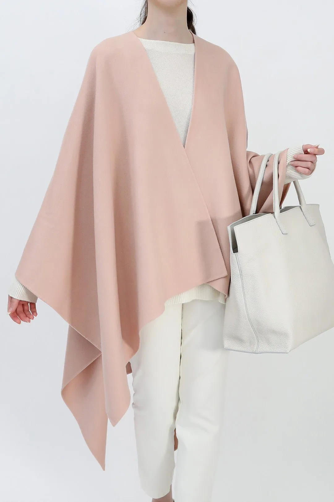 ALPINE CAPE IN PURE CASHMERE