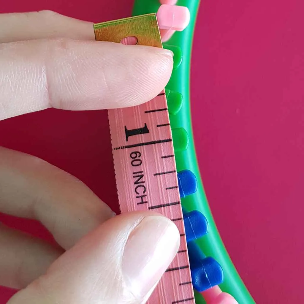 Blanket Knitting Loom with Adjustable Pegs